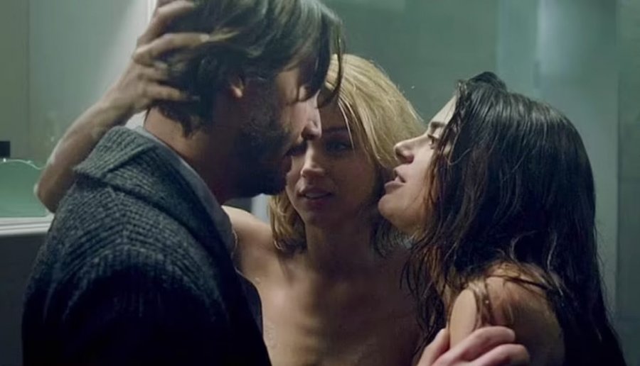 ‘Skenë erotike me gruan e regjisorit’, Keanu Reeves kujton momentin më të çuditshëm në karrierë