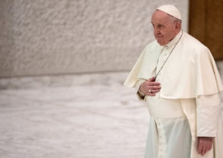 Vatikani: Papa Françesku do të largohet nga spitali të shtunën