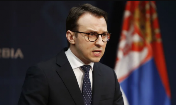 Kurti i bën nervozë në Beograd, Petkoviç: Kush është ky që t’i japë leje Vuçiçit të vizitojë Kosovën?!
