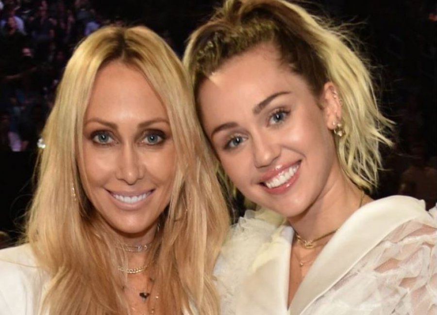 E ëma e Miley Cyrus fejohet me yllin e ‘Prison Break’