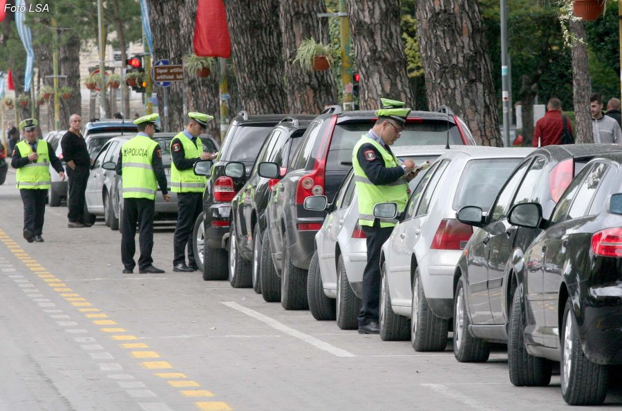 ‘14 të arrestuar në 1 javë’/ Policia Rrugore heq 71 patenta dhe vendos mbi 1200 gjoba ndaj shoferëve