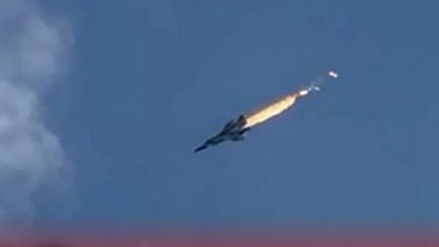 VIDEO/ Avioni luftarak i ukrainasve lokalizon ata rusë, u vihet pas, i gjuan me raketa