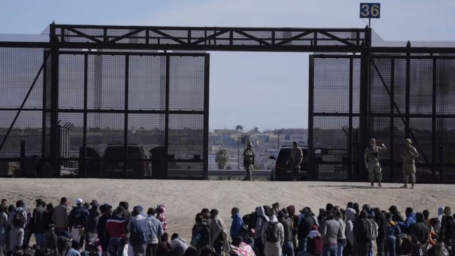 Emigrantët e paligjshëm/ Joe Biden planifikon dërgimin e 1500 trupave në kufirin me Meksikën