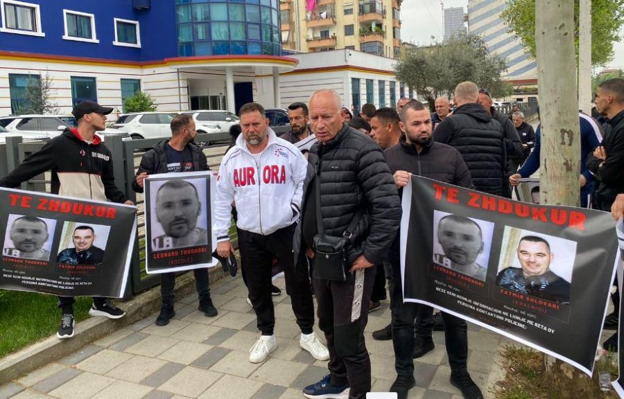 Zhdukja e ‘Koçoles’ dhe Sulovarit/ Familjarët në protestë: Duam trupat