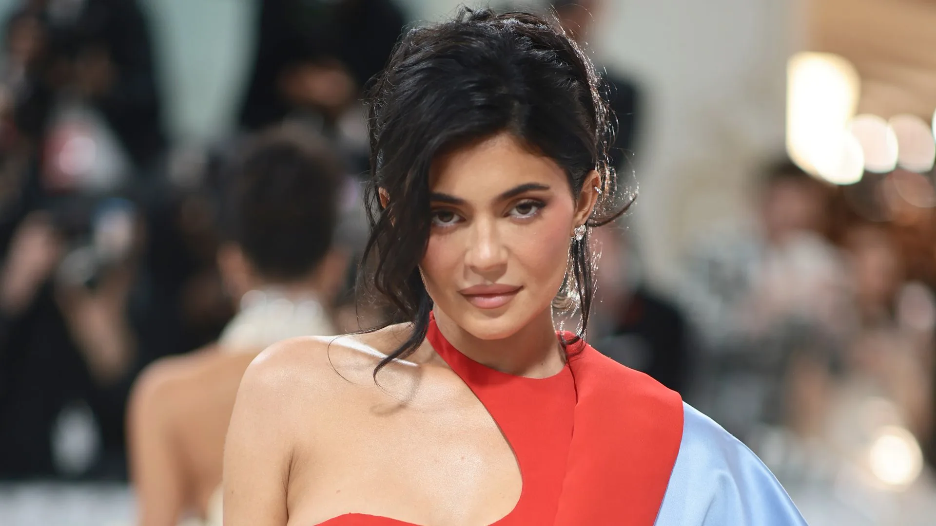 Kylie Jenner pendohet për operacionet dhe ia vë fajin familjes: Ju vendosët standarte bukurie