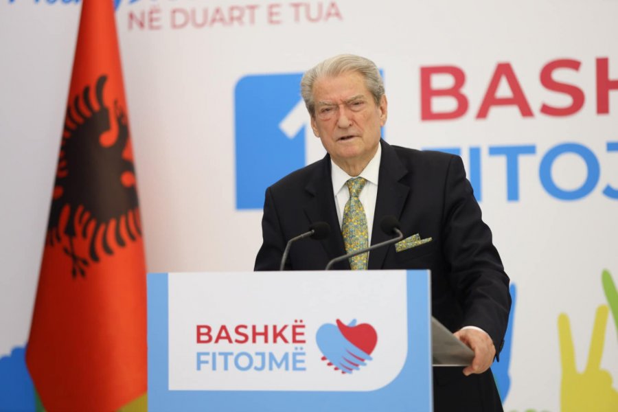 Çdo shqiptar deri më14 maj, në vend të tungjatjeta të përshëndesë: Ndryshimi në duart tuaja, ne do të fitojmë! 