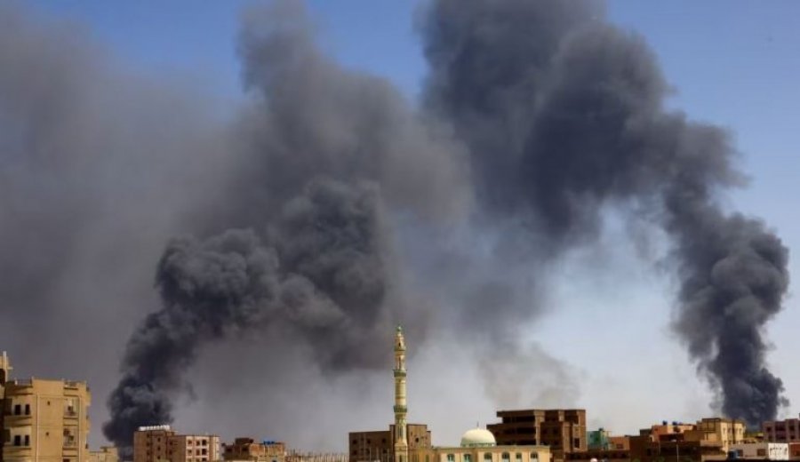Organizata Human Rights Watch dënon luftimet në zonat e banuara në Sudan