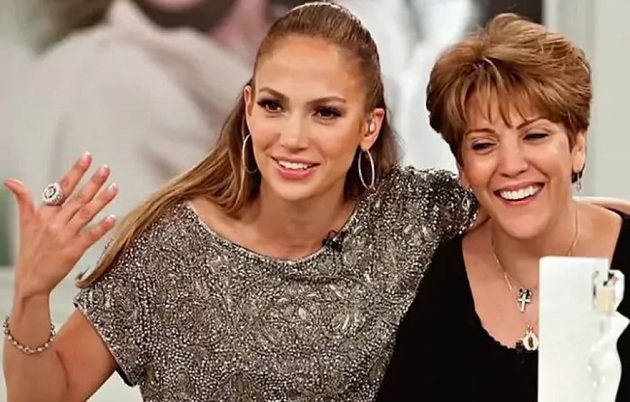 Mamaja e Jennifer Lopez flet për herë të parë për rikthimin e këngëtares me Ben Affleck