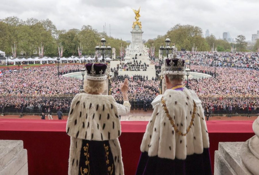 Charles III falenderon popullin, vazhdojnë festimet për kurorëzimin e mbretit në Angli