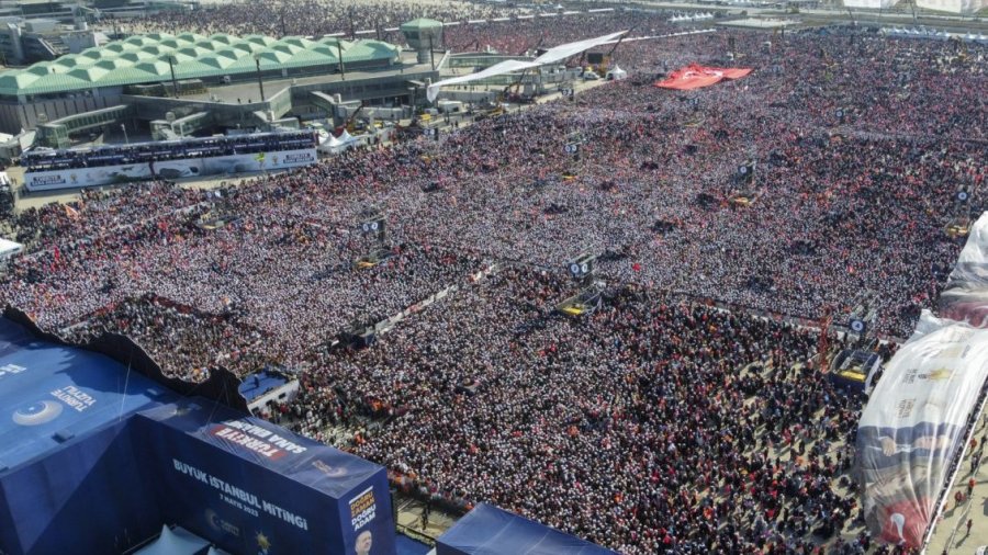 Rreth 1,7 milion njerëz morën pjesë në tubimin e fushatës së Erdoganit në Stamboll, fjalët që ua tha ai të pranishmëve