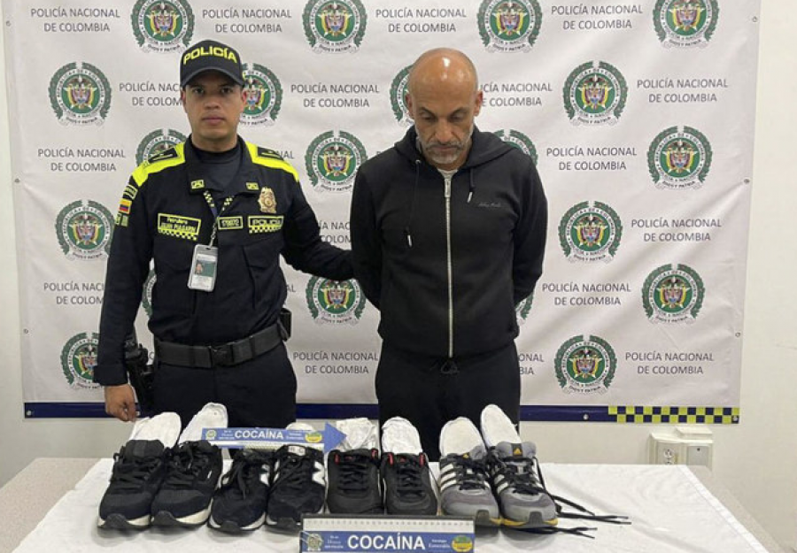 Arrestohet në aeroport ish-futbollisti, kapet me dy kilogramë kokainë