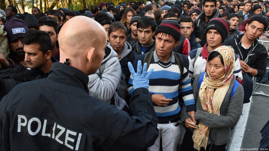 Gjermani, debate të forta për refugjatët përpara samitit