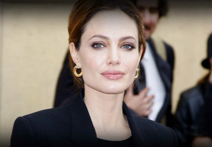 Nëna e saj humbi betejën me kancerin! Mesazhi prekës i Angelina Jolie për gratë: Kujdesuni për vete