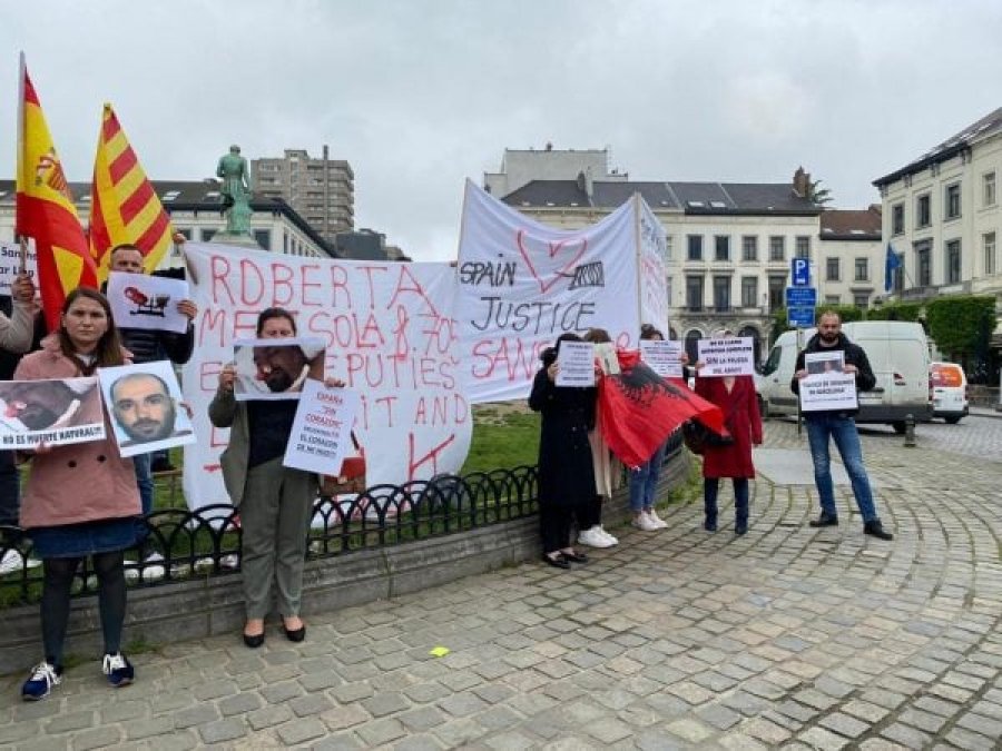 Trupi i Sajmir Sulës erdhi pa zemër nga Spanja/ Familja protestë përpara Parlamentit Evropian në Bruksel