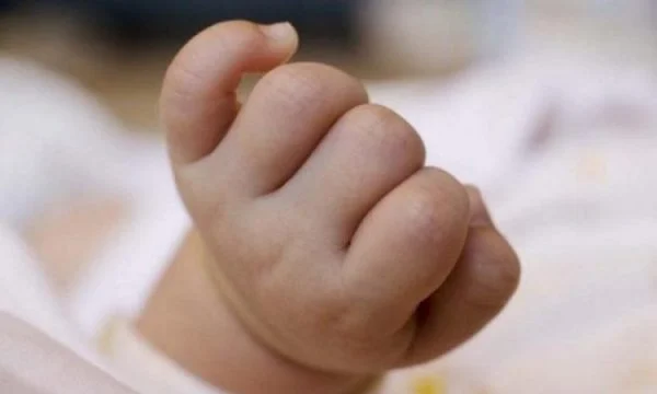 Mbi 2 mijë fëmijë lindën në mars, prijnë me numër meshkujt