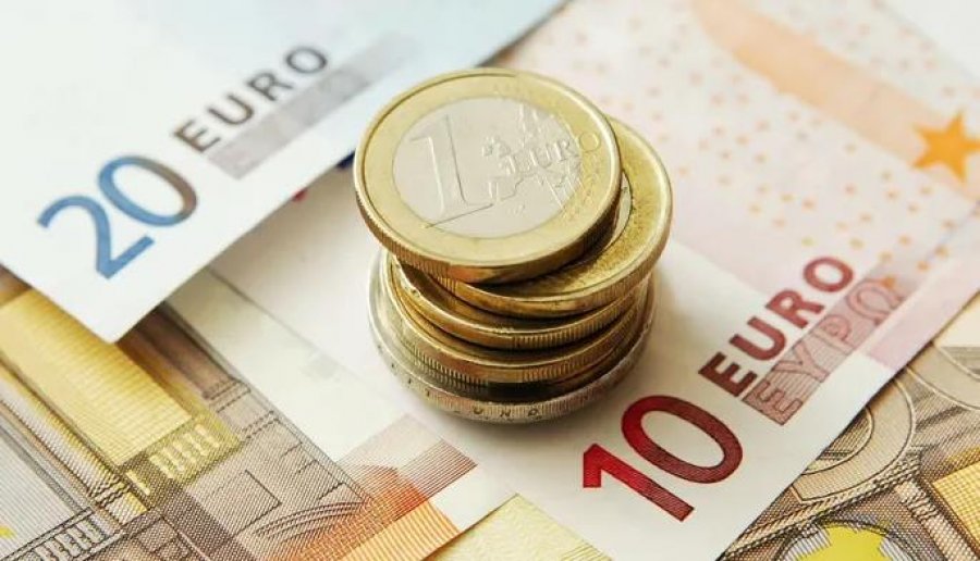 Fluks valute: Euro bie përsëri nën 111 lekë, rekord tjetër historik