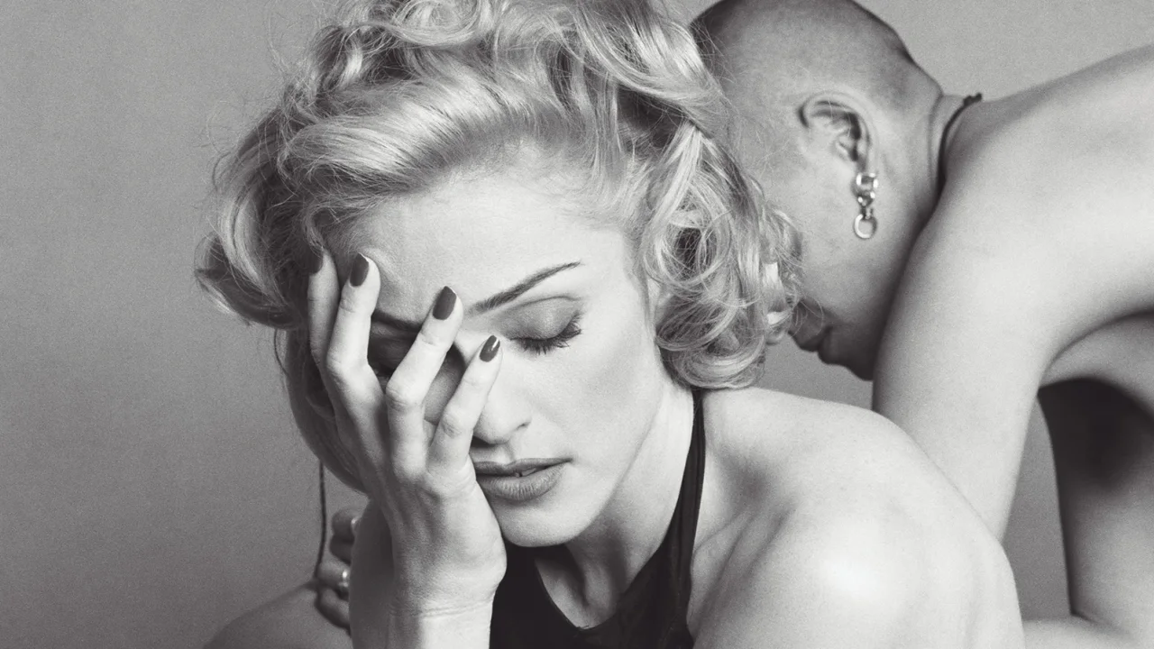 Këto foto të diskutueshme nga libri 'Sex' të Madonna-s shiten për herë të parë në ankand
