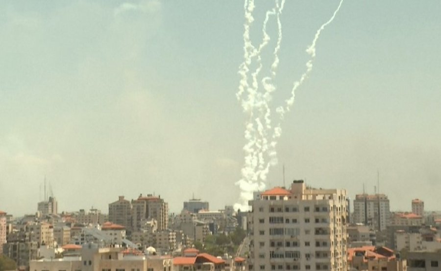 Izraeli vijon sulmet në Gaza, militantët palestinezë përgjigjen me raketa