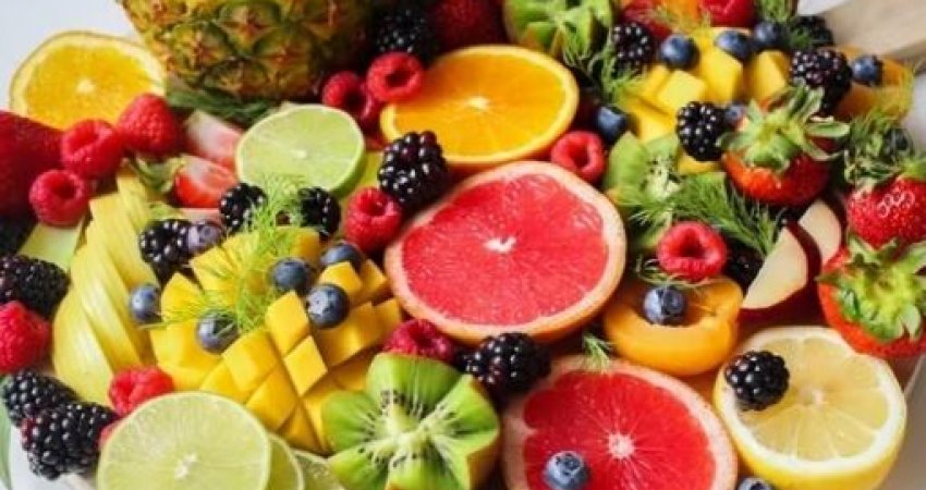 Frutat që mund të ndihmojnë në uljen e presionit të lartë të gjakut