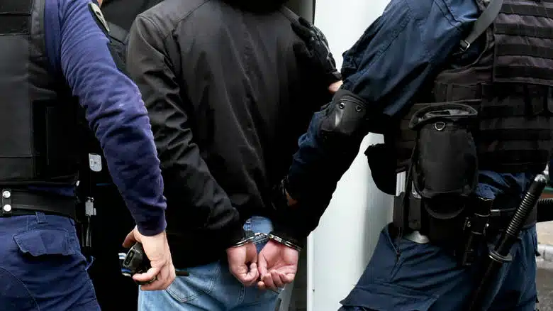 Varësia nga droga: I riu kapet në flagrancë nga Policia, i gjejnë qese me marihuanë