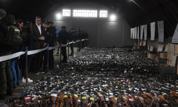 Vuçiq: Serbët kanë dorëzuar mbi 13 mijë armë, granata, bomba, mortaja, snajperë