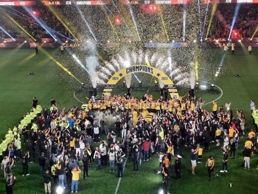 AEK fiton titullin pas pesë sezonesh, nis festa në Athinë