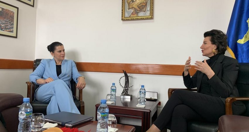 Jahjaga e brengosur për largimin e profesionistëve shëndetësor