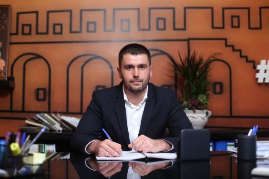 Edison Memolla i PS-së rikonfirmohet si kryebashkiak i Rrogozhinës