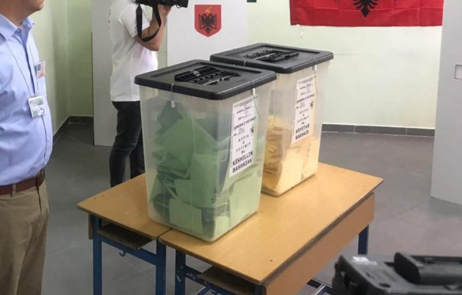 Bien zgjedhjet lokale/ Kolegji vendos përsëritjen e votimeve në Rrogozhinë prej parregullsive