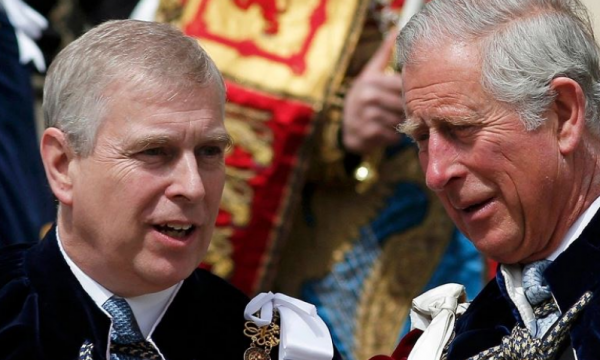 Nisin problemet e para për Mbretin e ri, Karli III i kërkon të vëllait të largohet nga shtëpia