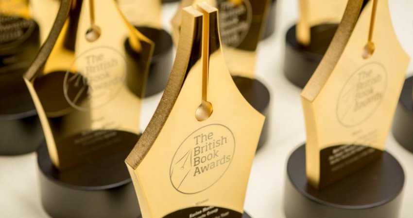 Davina McCall dhe Salman Rushdie fitojnë në British Book Awards