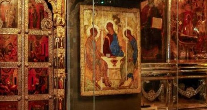 Putini ia dorëzon Kishës Ortodokse Ruse ikonën e shekullit XV