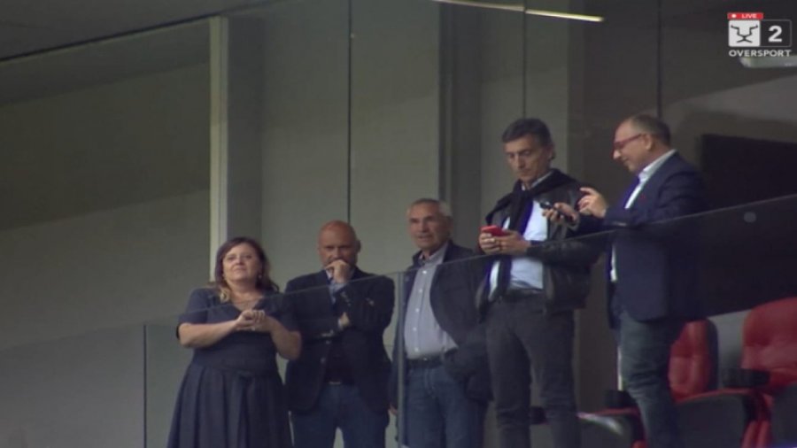 VIDEO/ Derbi i titullit kampion mbërrin deri në Itali, Edi Reja rikthehet në 'Air Albania'