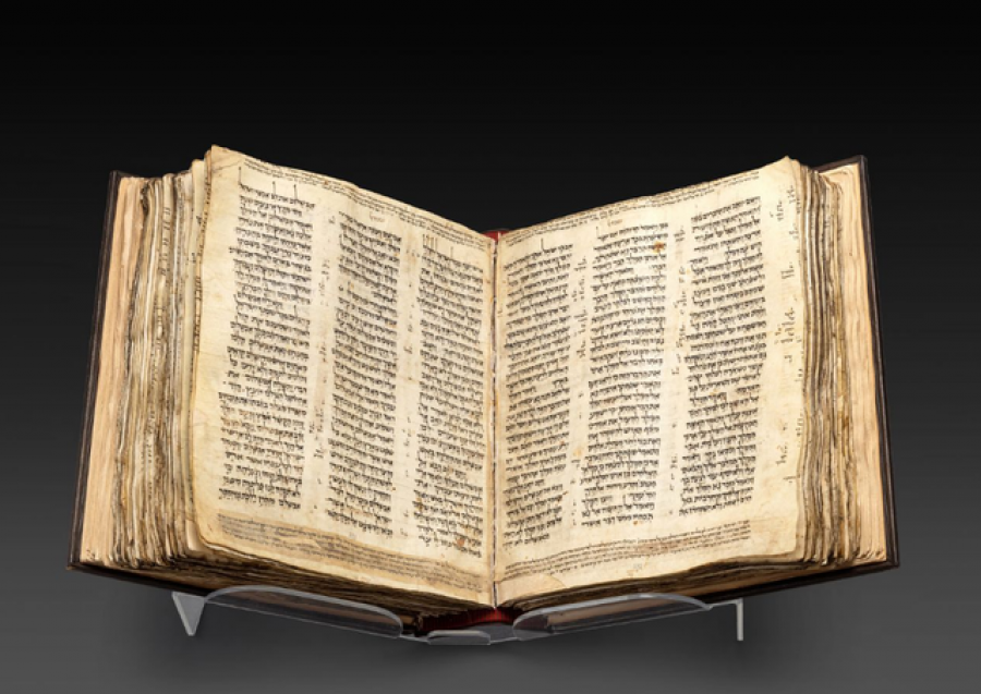 Bibla më e vjetër hebraike në botë shitet për 38.1 milionë dollarë rekord
