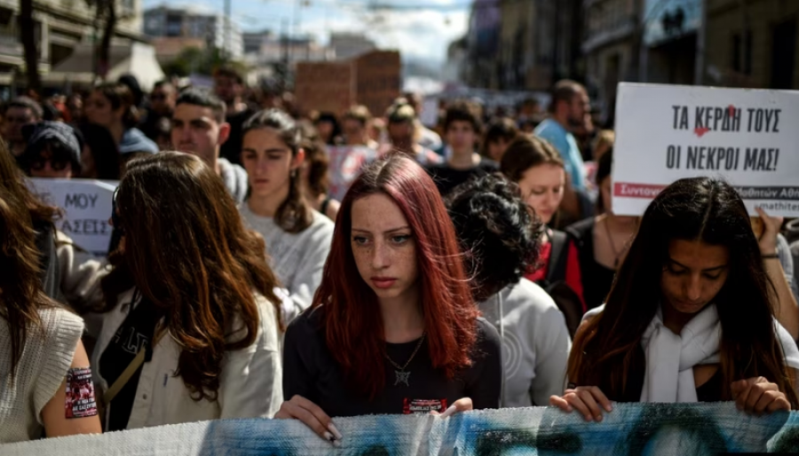 Zgjedhjet në Greqi/ Partitë greke në garë për votat e “brezit të humbur”, premtimet për të rinjtë