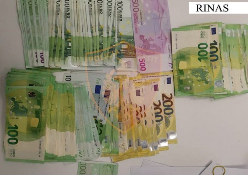 Po iknin nga Shqipëria/ Nënë e bijë ‘vishen’ me euro, kapet shuma e madhe në Rinas