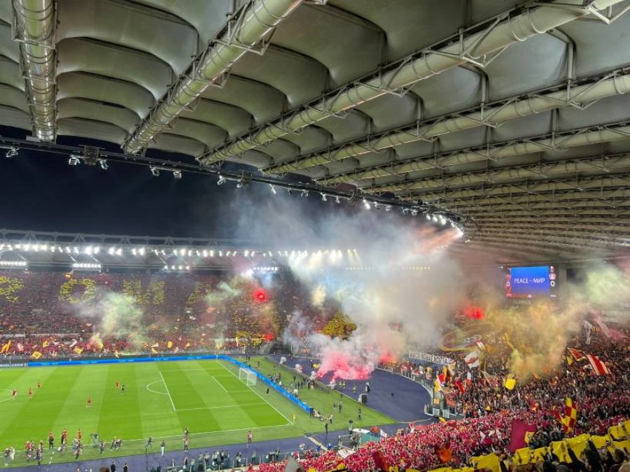 Tifozët e Romës të 'çmendur' për finalen e dytë europiane, “avullojnë” brenda 24 orëve biletat
