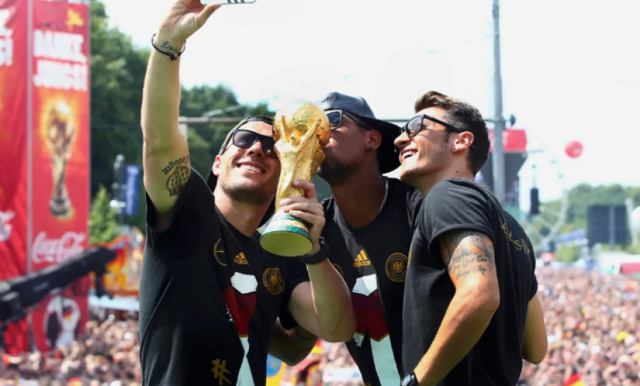 Ish-kampioni i botës rinovon kontratën në moshën 37-vjeçare