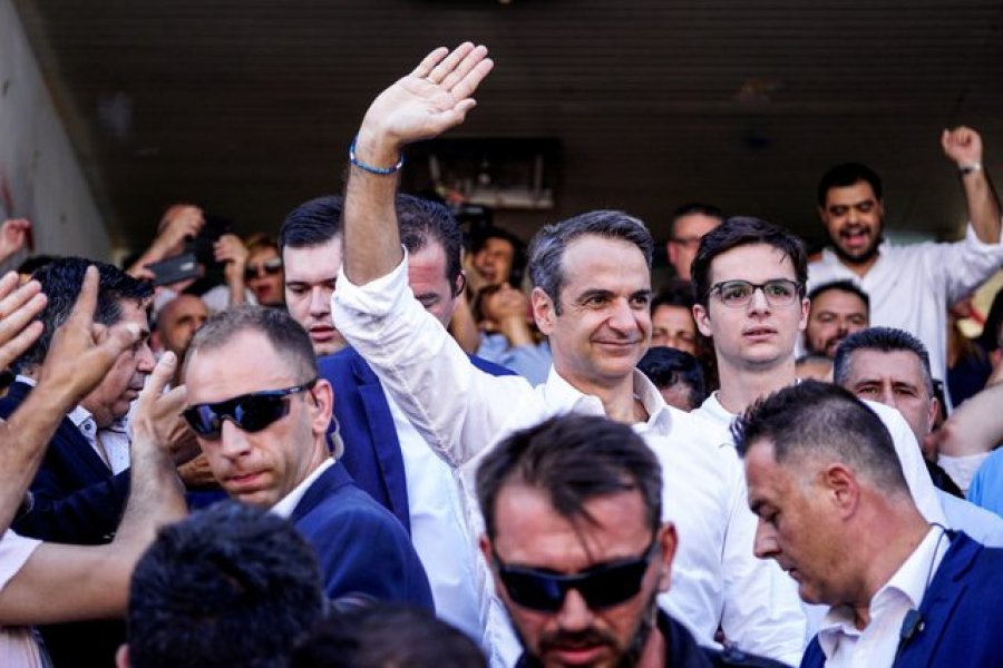 Exit poll-et pas votimeve: Partia qeverisëse kryeson në zgjedhje, ndiqet nga Syriza