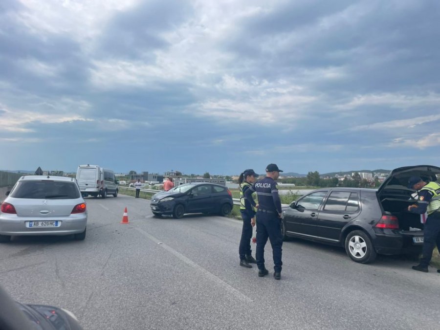 Aksident i rëndë në Lushnjë, përplasen dy automjete, njëri furgon pasagjerësh