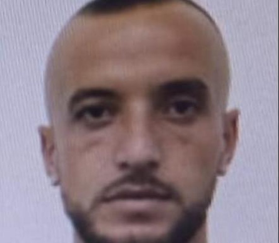 Identifikohet autori i vrasjes në Kavajë, policia ofron 10 mijë euro shpërblim kush jep informacion për kapjen e tij
