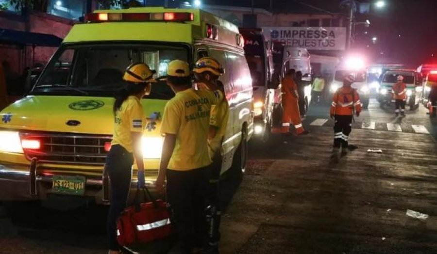 Përplasje në stadiumin El Salvador, raportohen 9 të vdekur