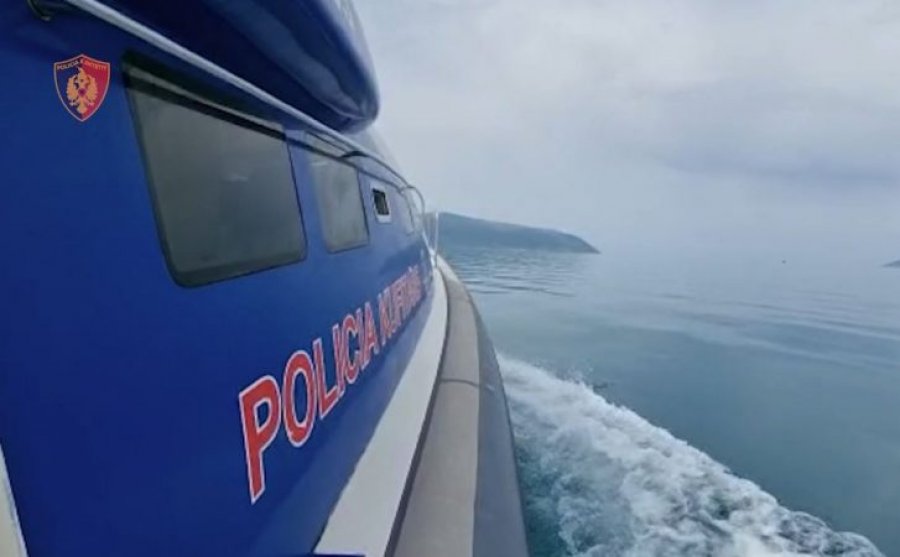 Rrezikoi jetën e personave në bord në Karaburun, ndëshkohet me gjobë pronari i një gomoneje në Vlorë