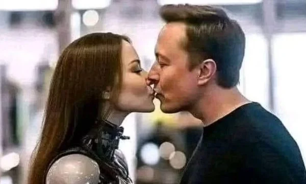 Elon Musk duke puthur robotë, fotot bëhen virale