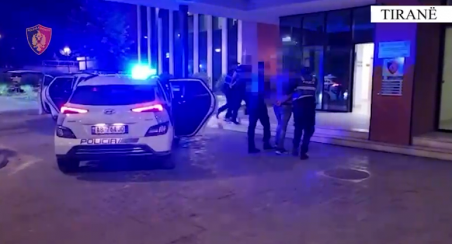 Vodhën brenda 3 ditësh 2 herë të njëjtën banesë, arrestohen 2 të rinjtë në Tiranë
