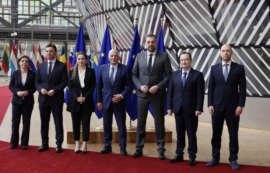 Zgjerimi i BE-së dhe qëndrimet ngurruese për Serbinë e Kosovën