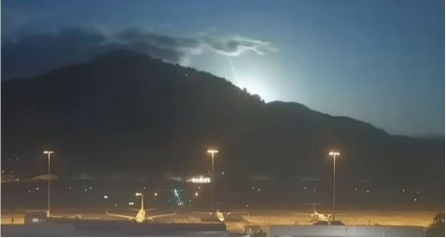 VIDEO/ Pamje spektakolare, meteori ndriçon qiellin e natës mbi Queensland