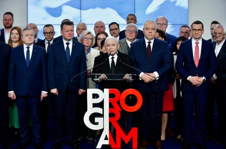 Poloni, partia në pushtet kërkon të hetohet ndikimi rus, kritikët i frikësohen ‘gjuetisë së shtrigave’