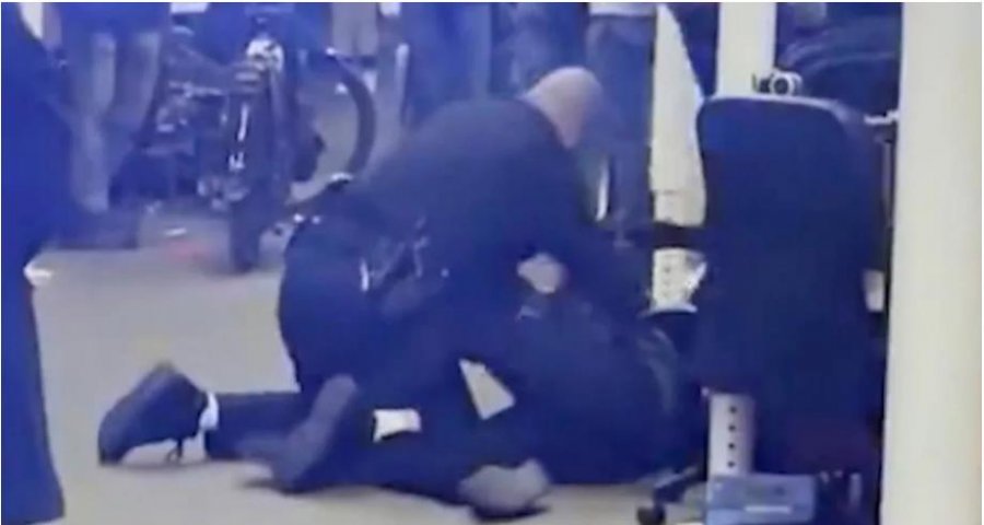 VIDEO/ Polici rreh brutalisht një të pastrehë