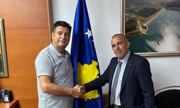Agim Bahtiri i shkon në zyrë si mysafir i parë Kryetarit të Zubin Potokut